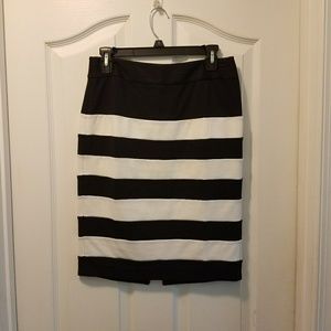 White House Black Market size 4 skirt